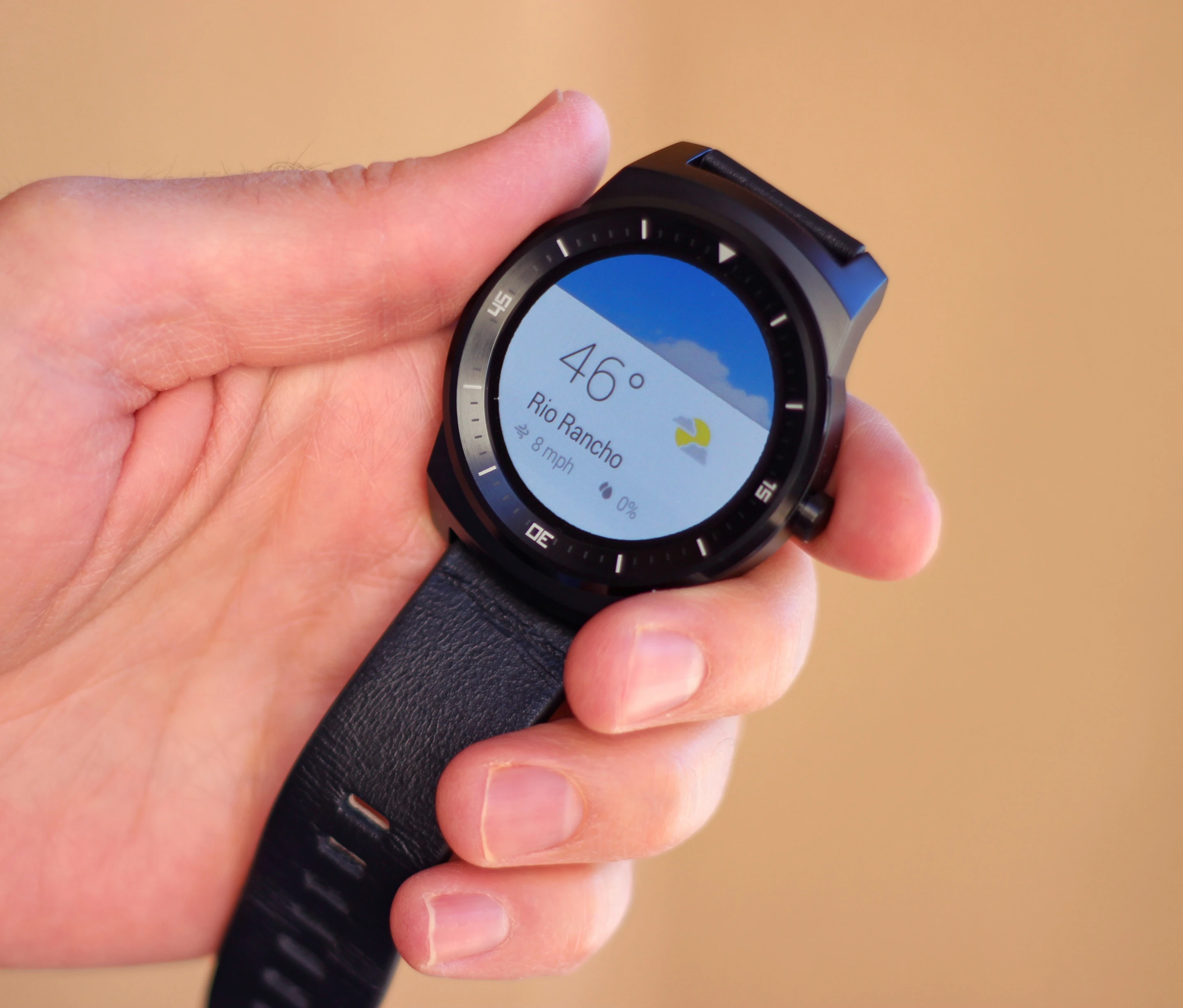 At 62 g (2.19-oz), the G Watch R is light for its size (Photo: Will Shanklin/Gizmag.com)