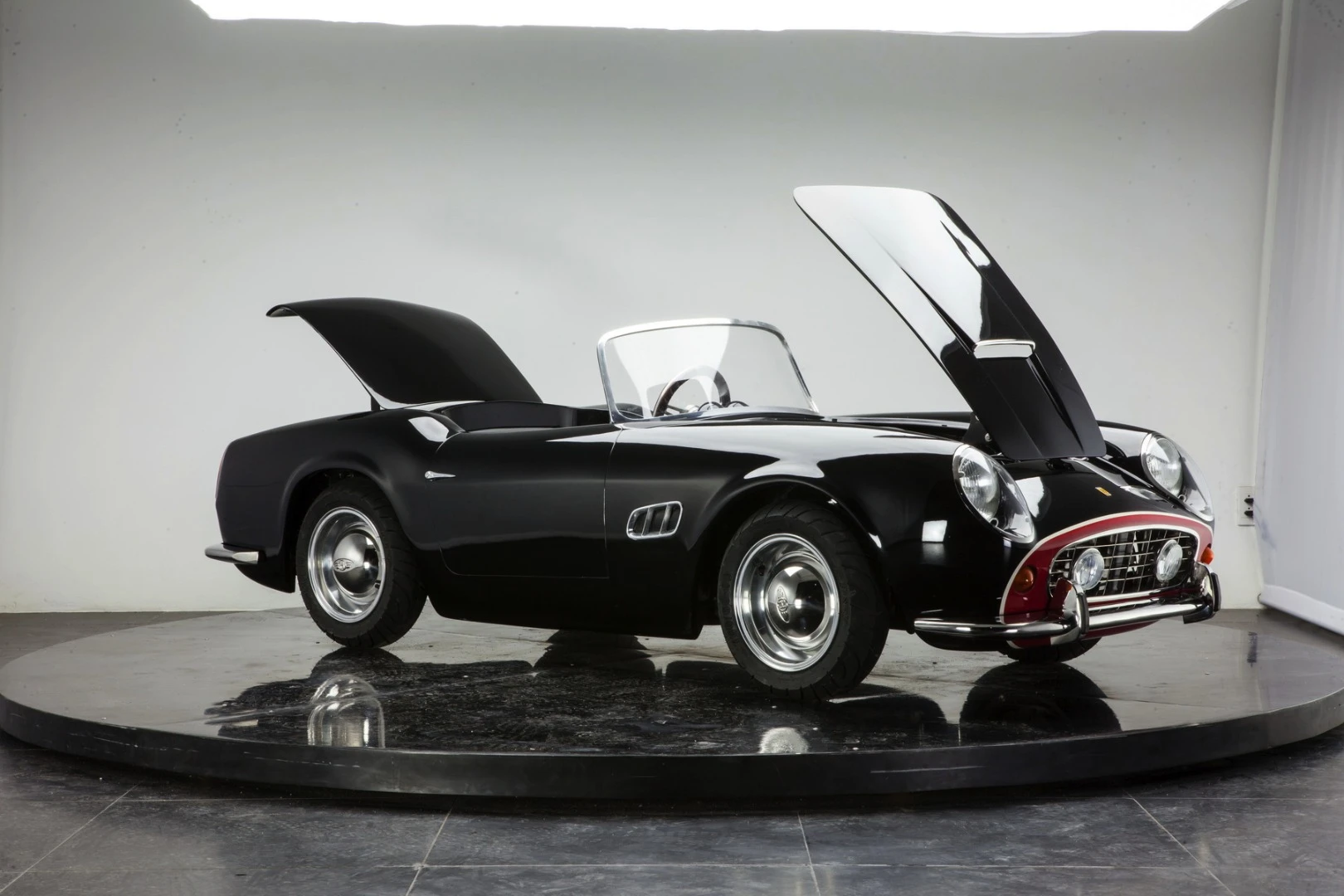 Harrington Group's 250 California Spyder retails for £7,999, US$12,399 or €11,299 depending on the customer 's preferred currency, with shipping costs on top of that