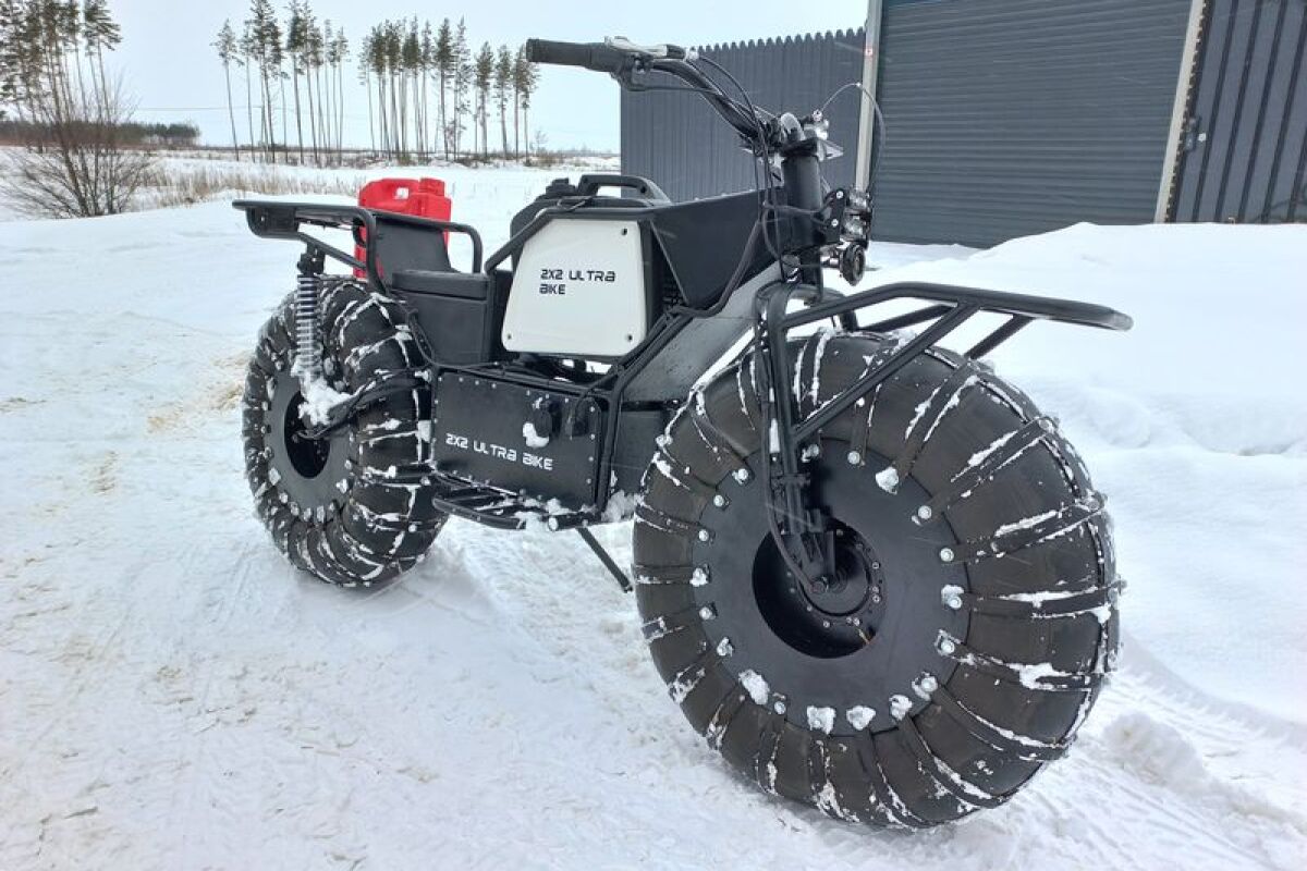 2WD electric Ultra Bike stores range-extending fuel in its huge wheels 2WD electric Ultra Bike stores range-extending fuel in its huge wheels