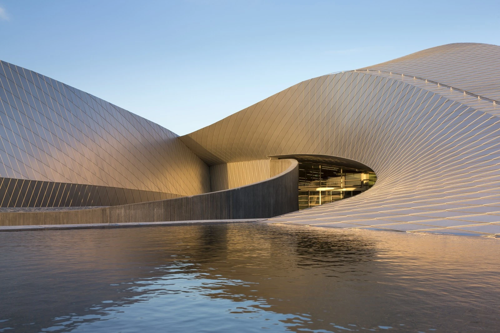 The seawater required for the cold salt water aquariums is pumped in from the sea through a 1.7km (1.05 mile) long tube