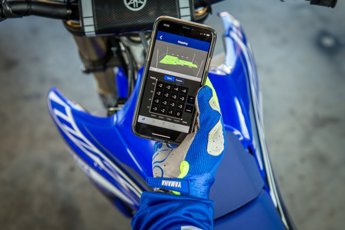 The optional race kit of the 2019 Yamaha WR450F includes the Power Tuner, the ability to tune certain parameters of the engine over a wireless connection with a smartphone