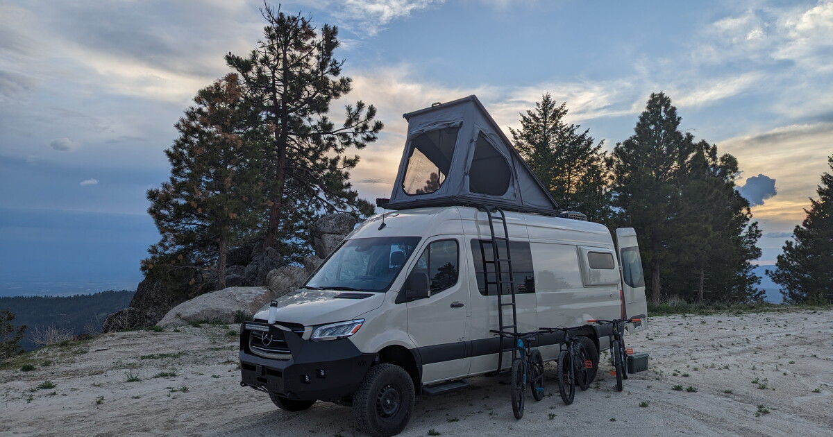 Sleek, rooftop tent-style camper pop-top doubles van capacity Sleek, rooftop tent-style camper pop-top doubles van capacity