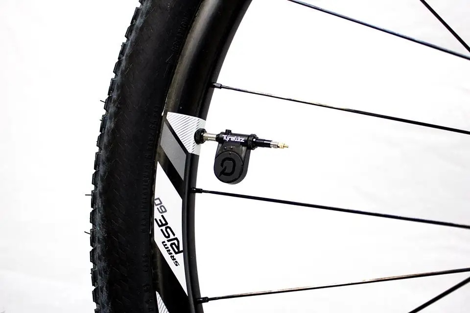 The TyreWiz transmits air pressure readings of up to 150 psi (10 bar)