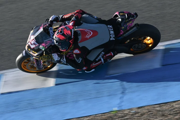 The suit is incredibly breathable because of a proprietary weaving technique which helps the rider experience less perspiration and fluid loss