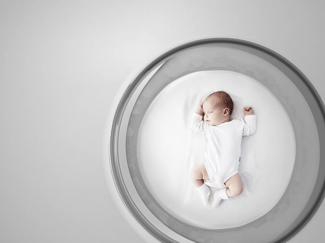 The transparent Bubble Baby bed can rock in any direction up to a 17 degree angle, but will return to an upright position thanks to a plexiglass weight center