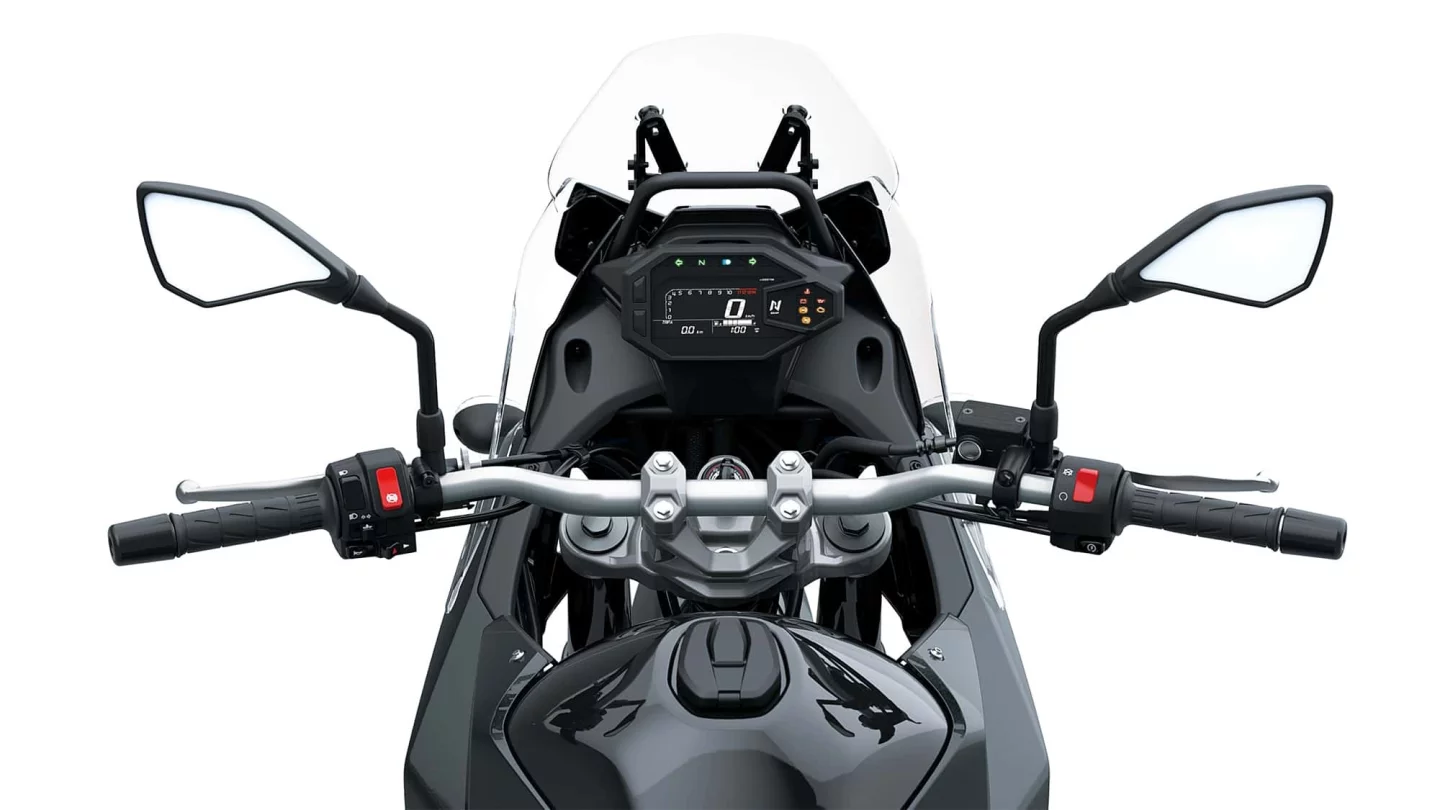 The KLE 500 sports a three-way adjustable 4.1-inch tall windshield with a 4.3-inch color TFT dash behind it