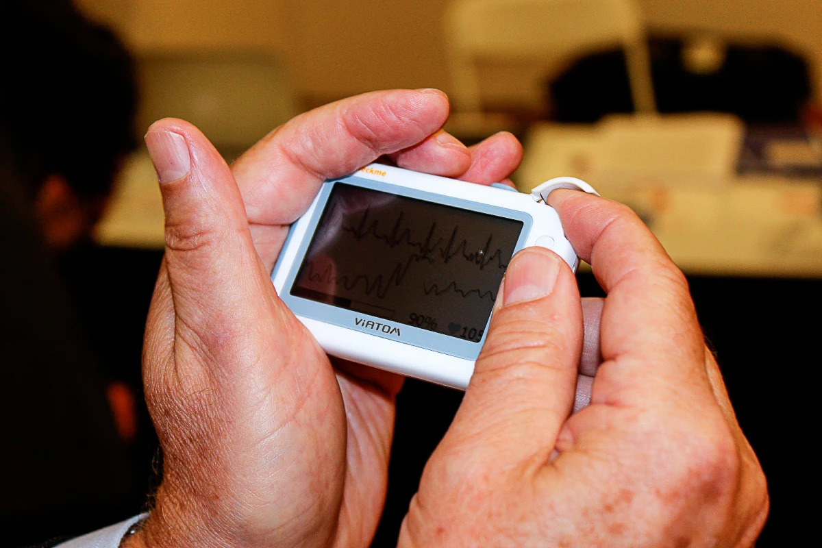 Viatom CheckMe is designed for clinical and home use