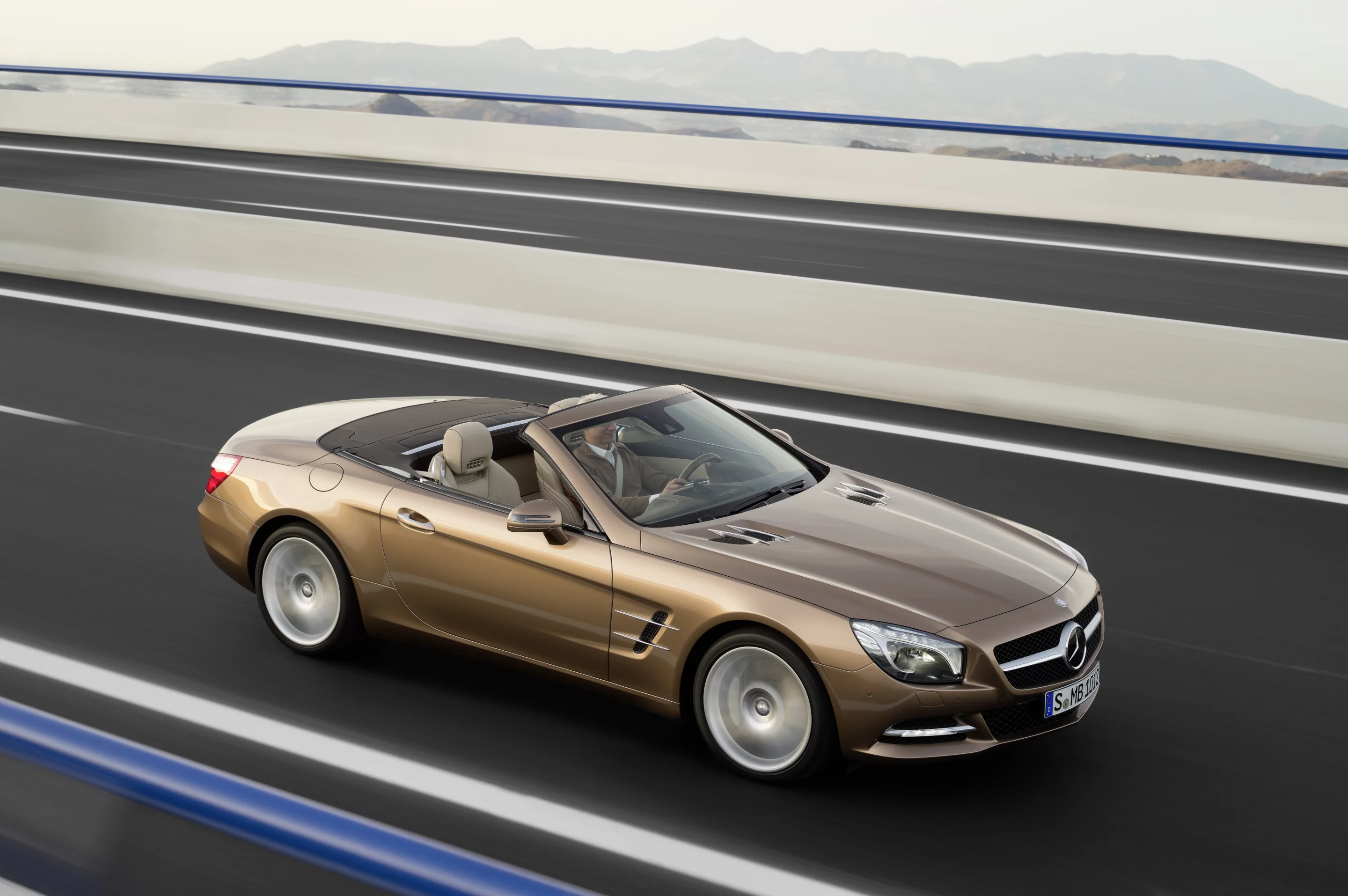 The SL 350 (Photo: Mercedes-Benz)