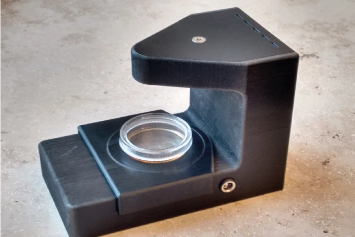 The holographic microscope enables automatic, three-dimensional tracking of immune cells in real time