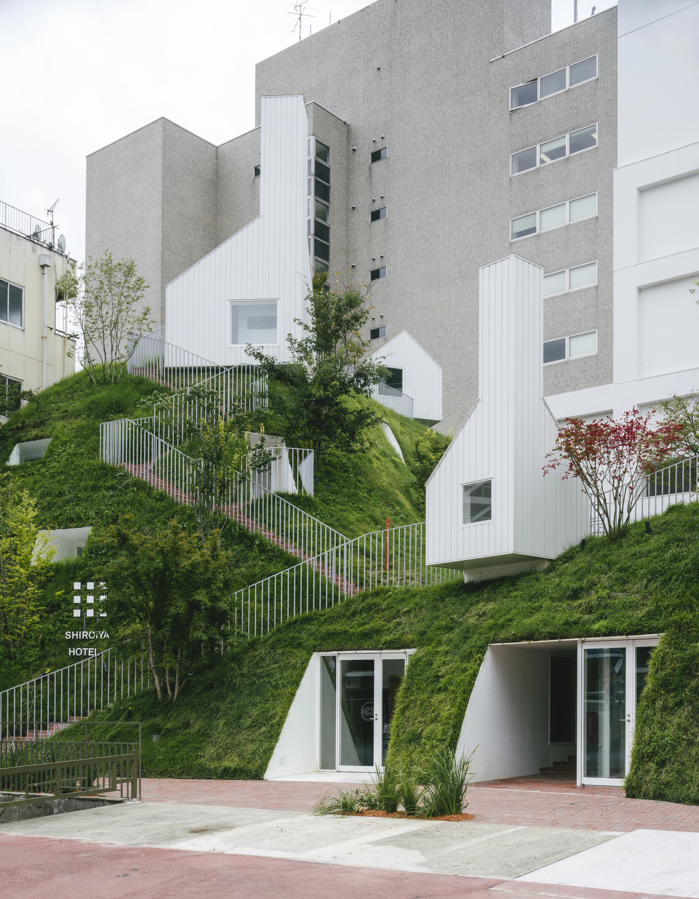 The Shiroiya Hotel is located in Maebashi, Japan