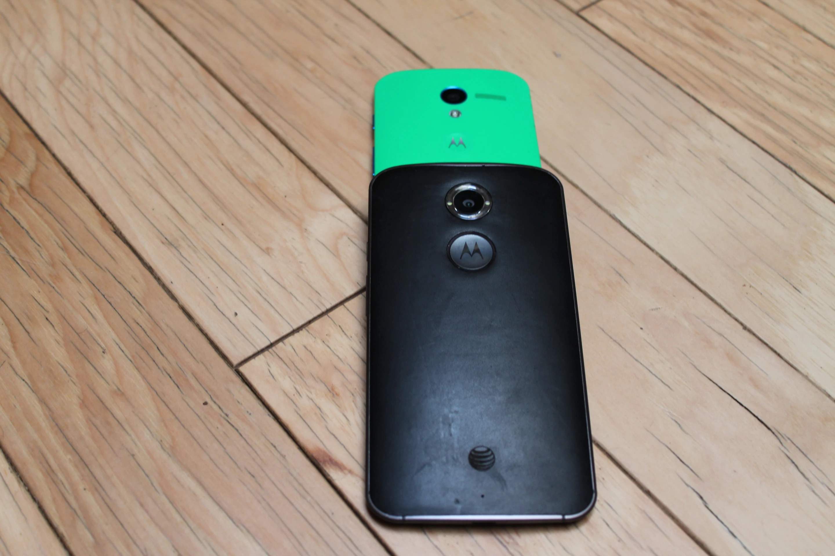 The new Moto X is both taller and wider than its predecessor (Photo: Eric Mack/Gizmag.com)