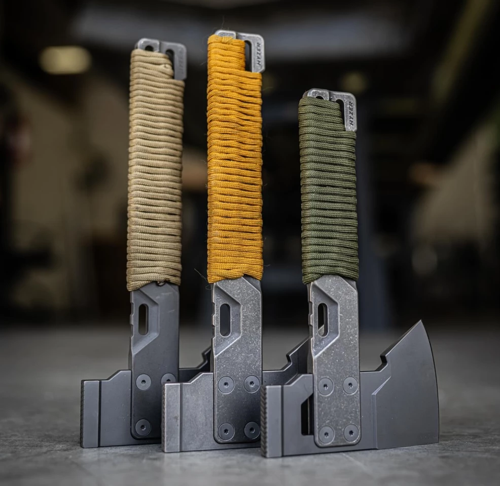 The Hyzer offers two handle sizes and various paracord color options