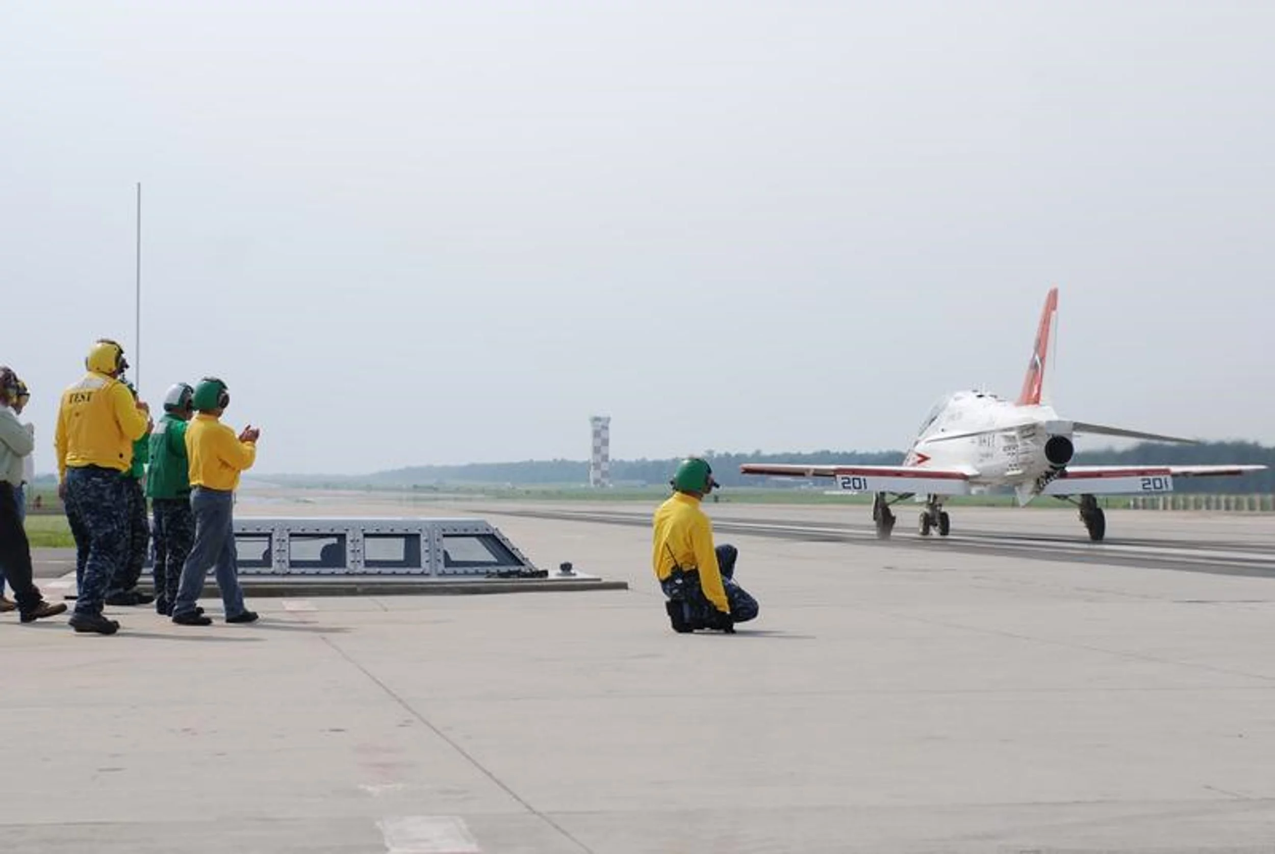 Crew preparing to launch T-45C Goshawk using EMALS (Image: US Navy)