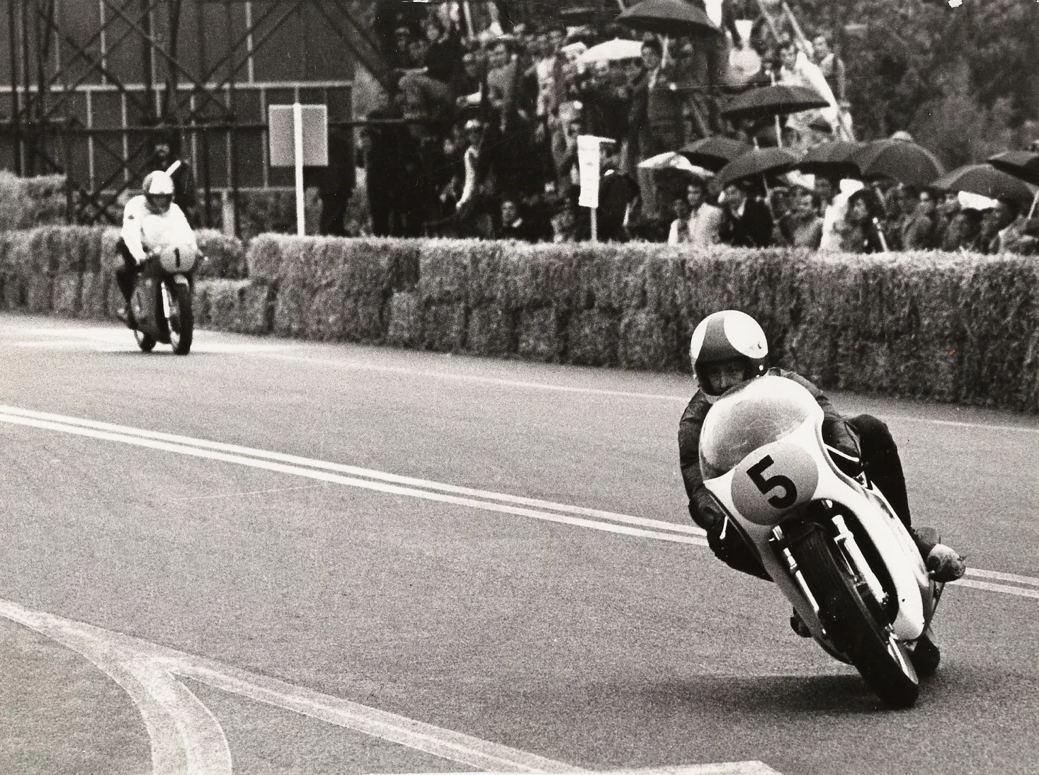 Saarinen v Agostini , two-stroke v four-stroke