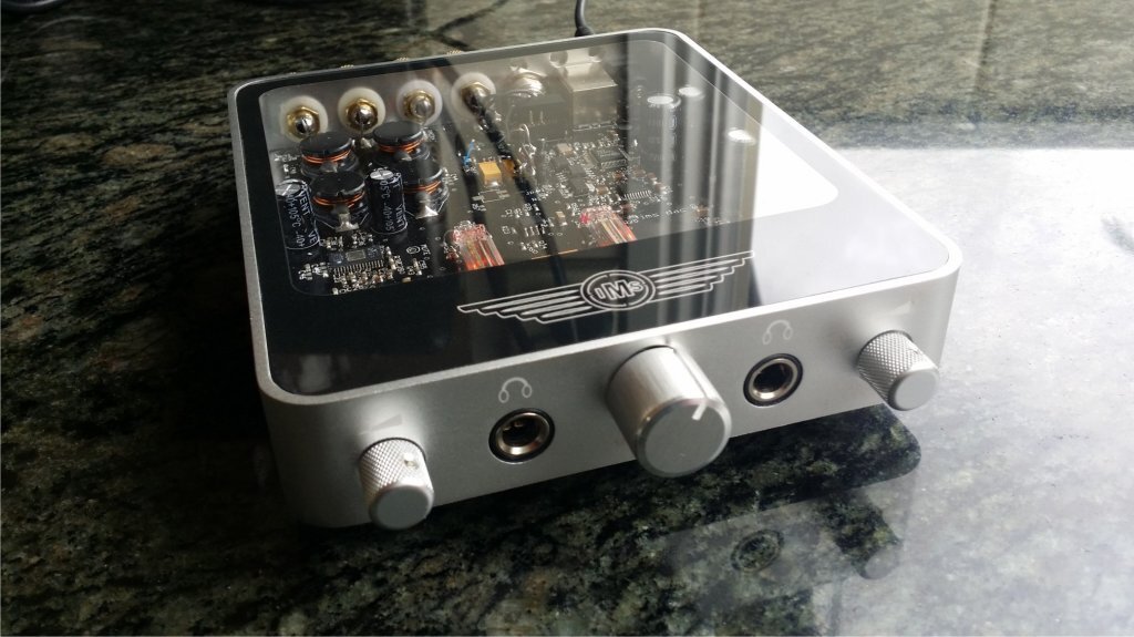 The Desktop Valve Amplifier is wrapped in a 140 x 120 x 25 mm (5.5 x 4.7 x 0.9 in) CNC aluminum housing, which has a viewing window to the top so that listeners can enjoy the warm glow of the tubes while in use