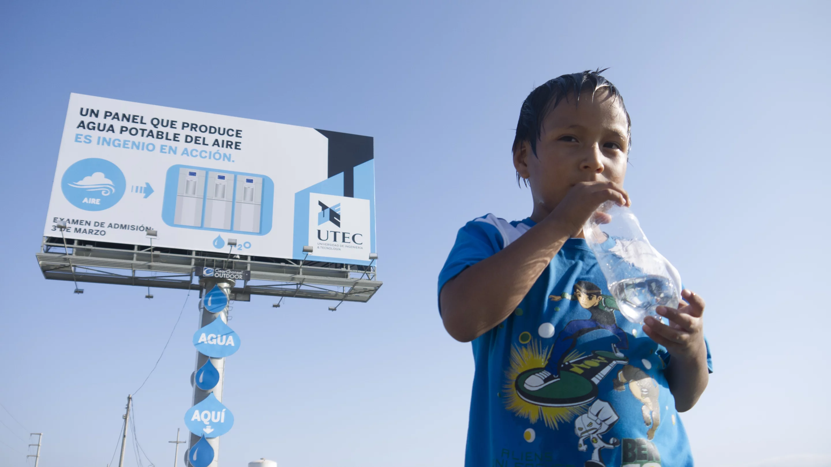 The University of Engineering and Technology and MAYO-DRAFT FCB have constructed an advertising billboard that converts moisture from humid desert air into drinkable water
