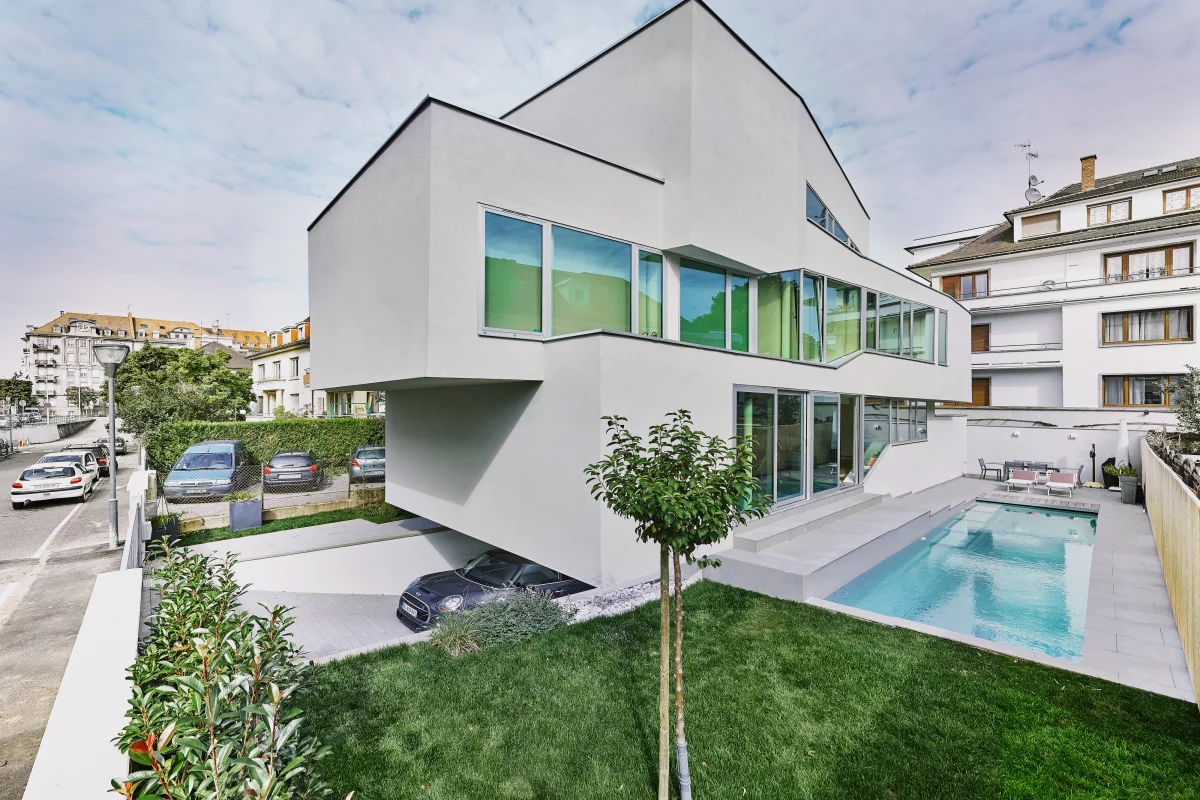 MaHouse comprises a total floorspace of 340 sq m (3,659 sq ft) spread over three main floors