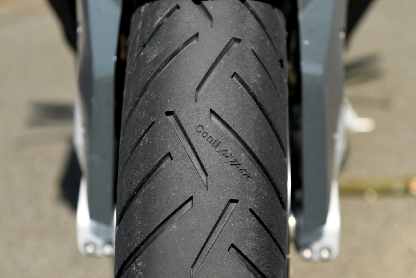 Continental Road Attack 3: no longer has the curve-shaped treads you used to recognize Contis by