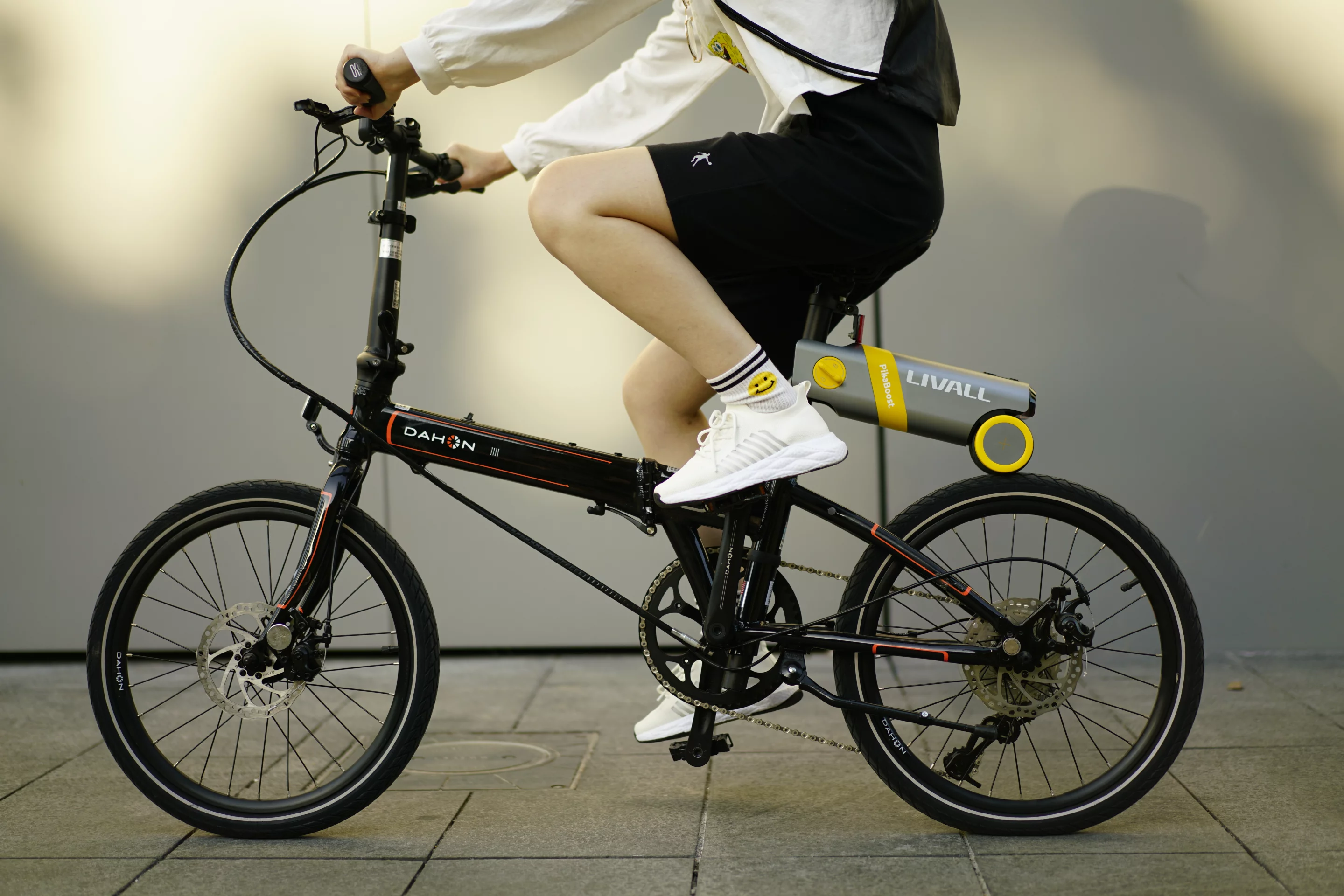 The Pikaboost delivers up to 30 km (18 miles) of pedal assistance per charge