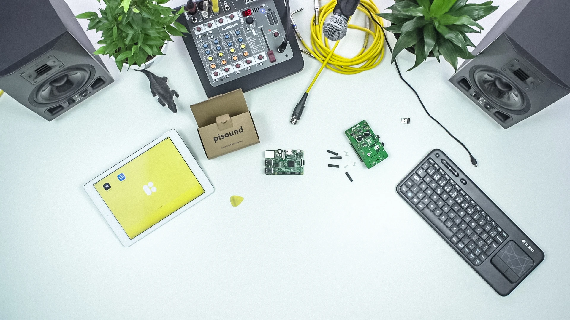 The pisound sports hi-fi quality stereo input/output jacks, 5 pin MIDI ports and USB connectivity