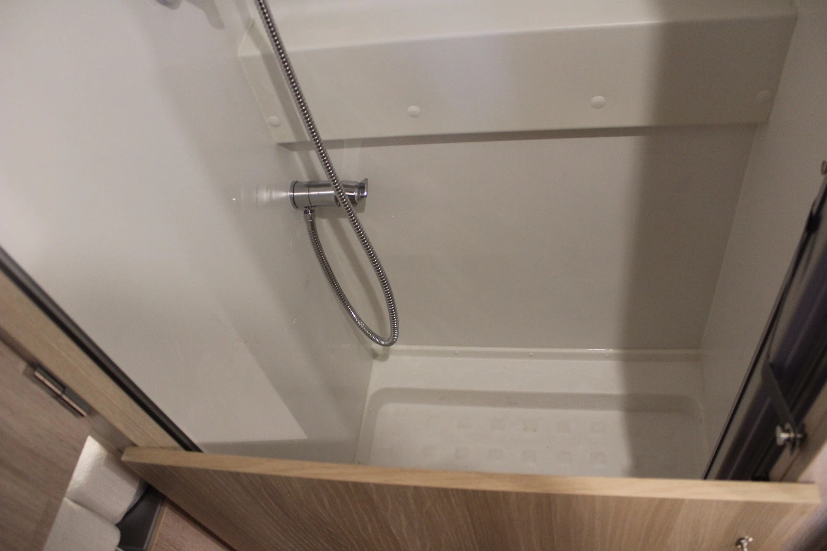 A look into the Rapido V55 shower room