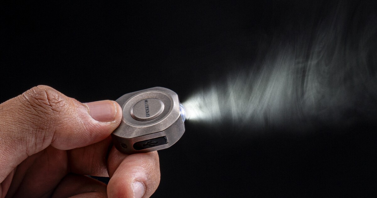 Compact magnetic flashlight offers versatile lighting modes Compact magnetic flashlight offers versatile lighting modes