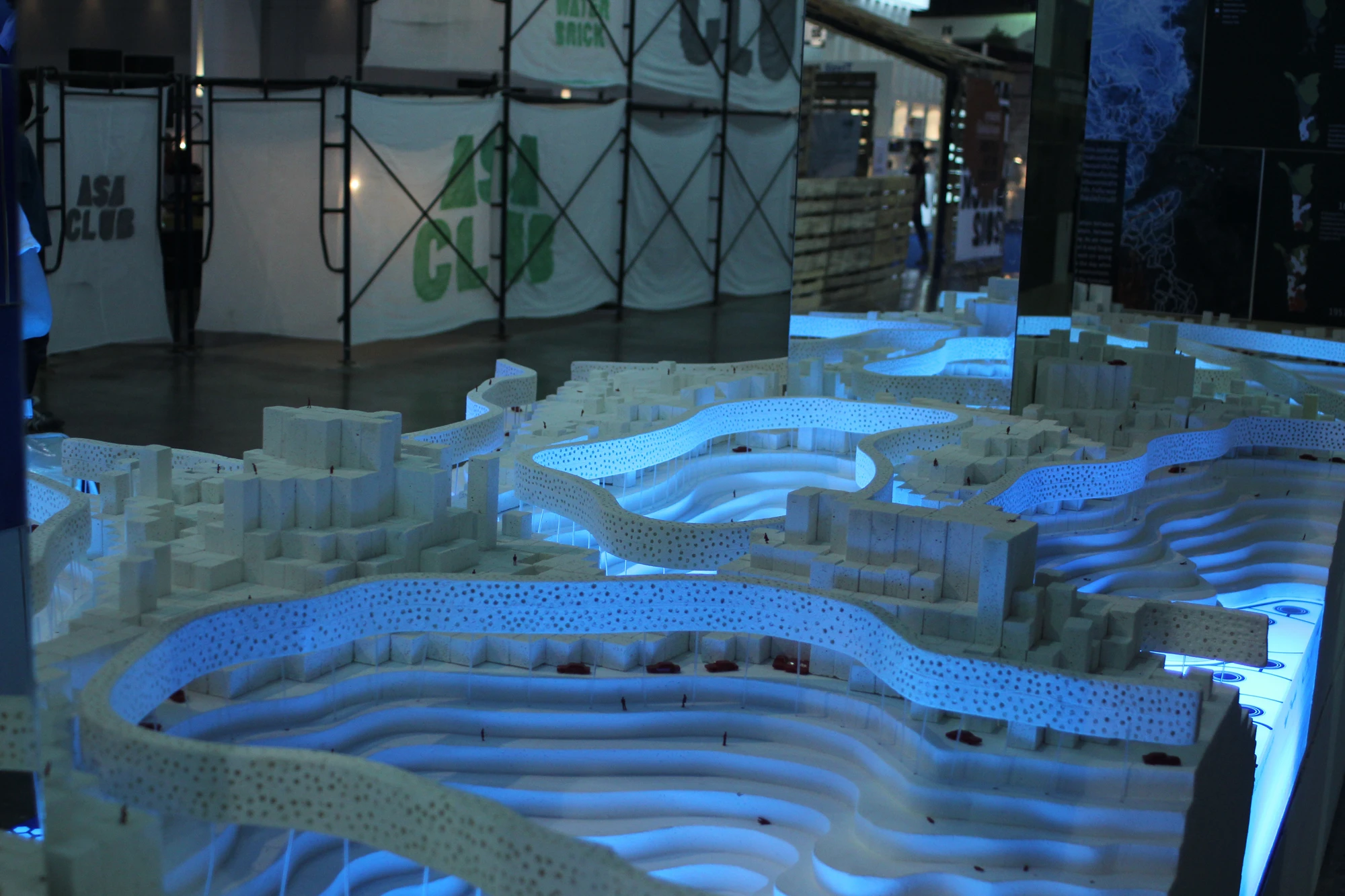 The relative depth of the reservoirs is clear in Shma's physical model of the conceptual Ayutthaya of the future on display at Architect Expo 2012