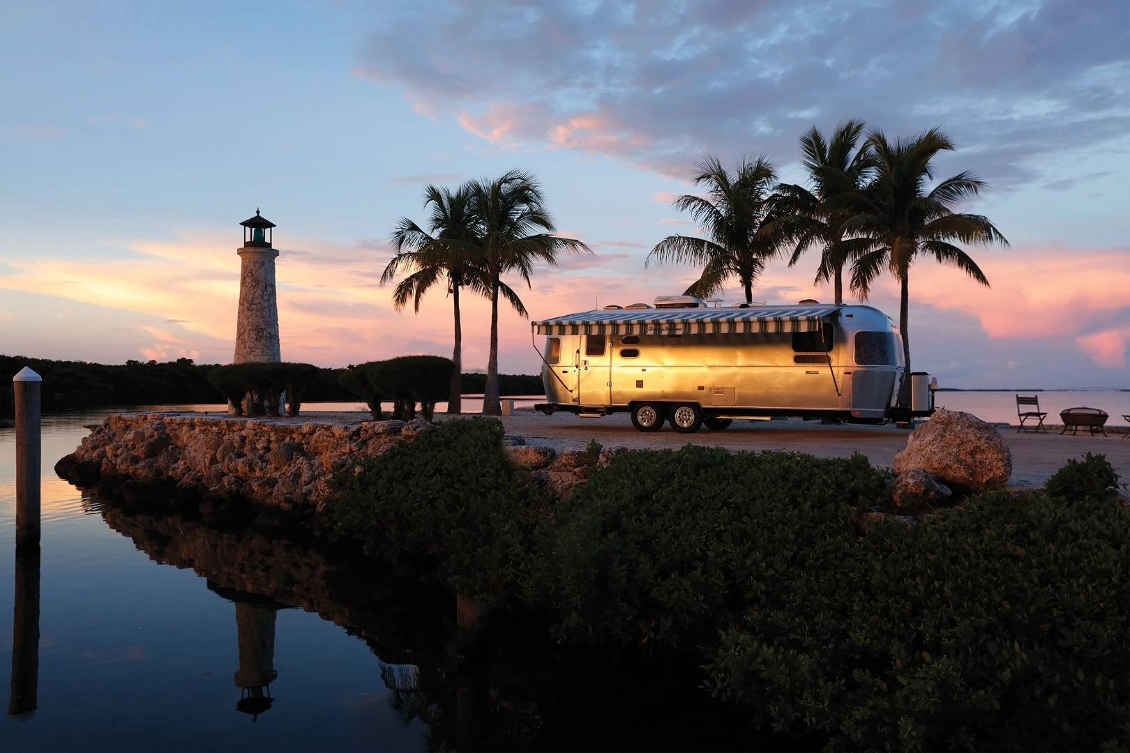 The new 28-foot Tommy Bahama trailer comes with numerous island inspired features and accessories