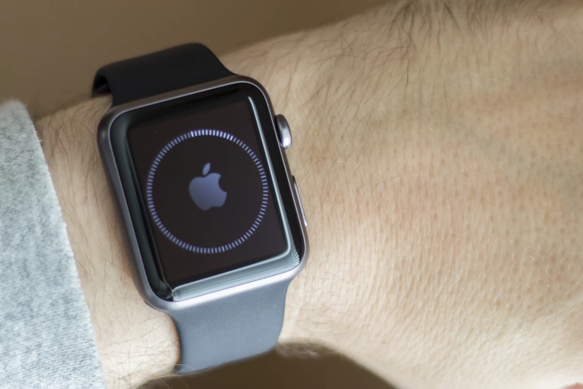 Gizmag takes a first look at the Apple Watch (Photo: Will Shanklin/Gizmag.com)