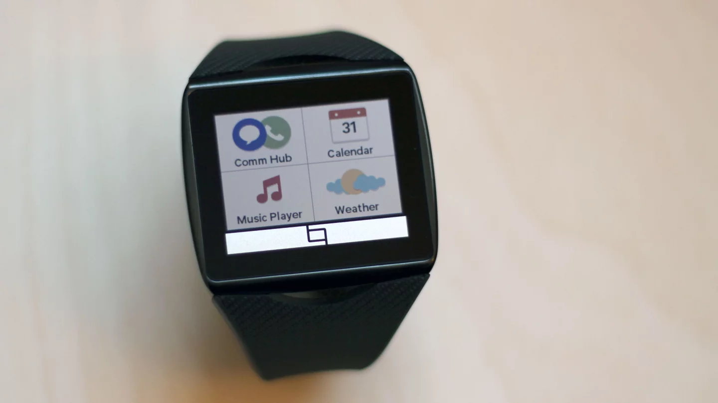 The Toq has an applet center, where you can check out things like recent notifications, calendar events, and the weather