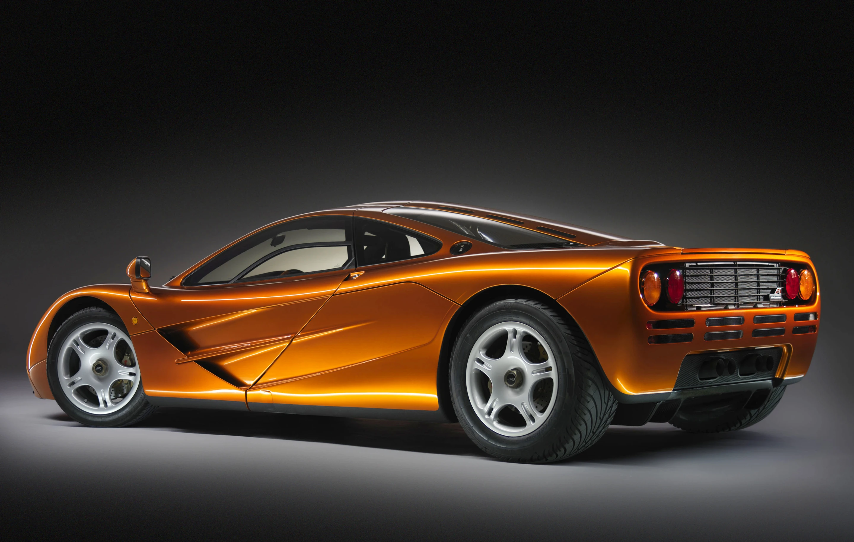 Mid-engined F1 weighed only 1,140 kg (2,523 lb) with power courtesy of a custom designed 6.1 liter BMW V12 that provided 618 hp and 586 lb.ft of torque