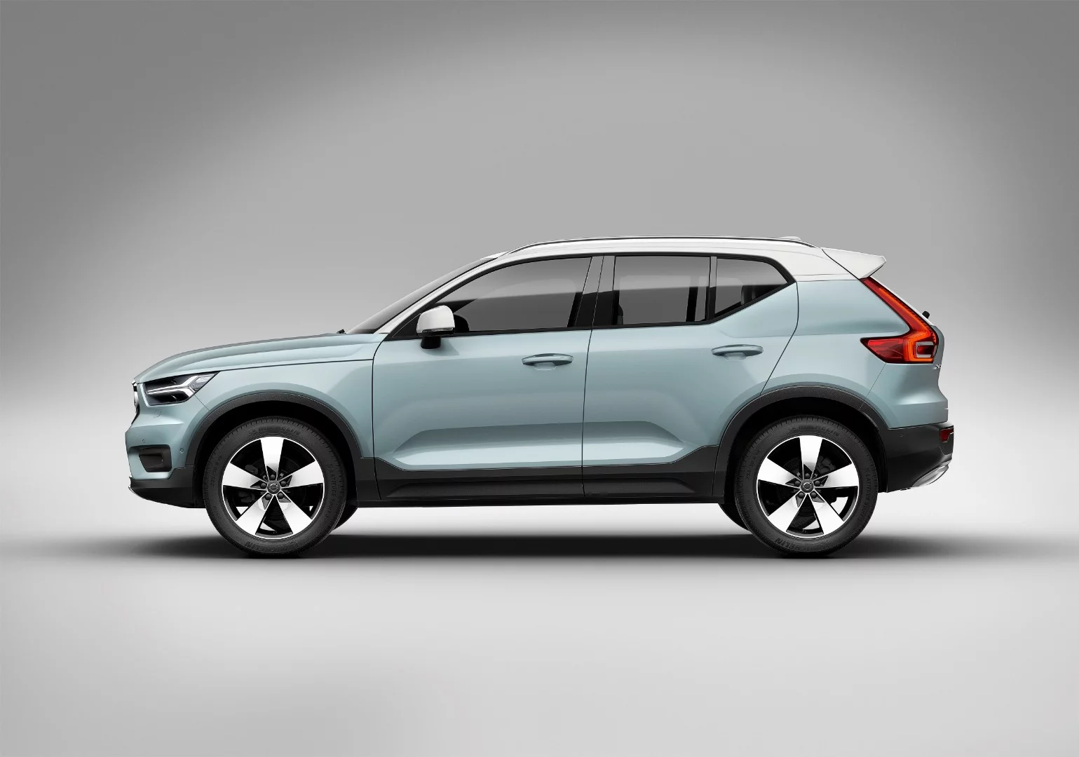 The 2019 Volvo XC40 is offered in two models, the T4 and the T5, and three trim levels