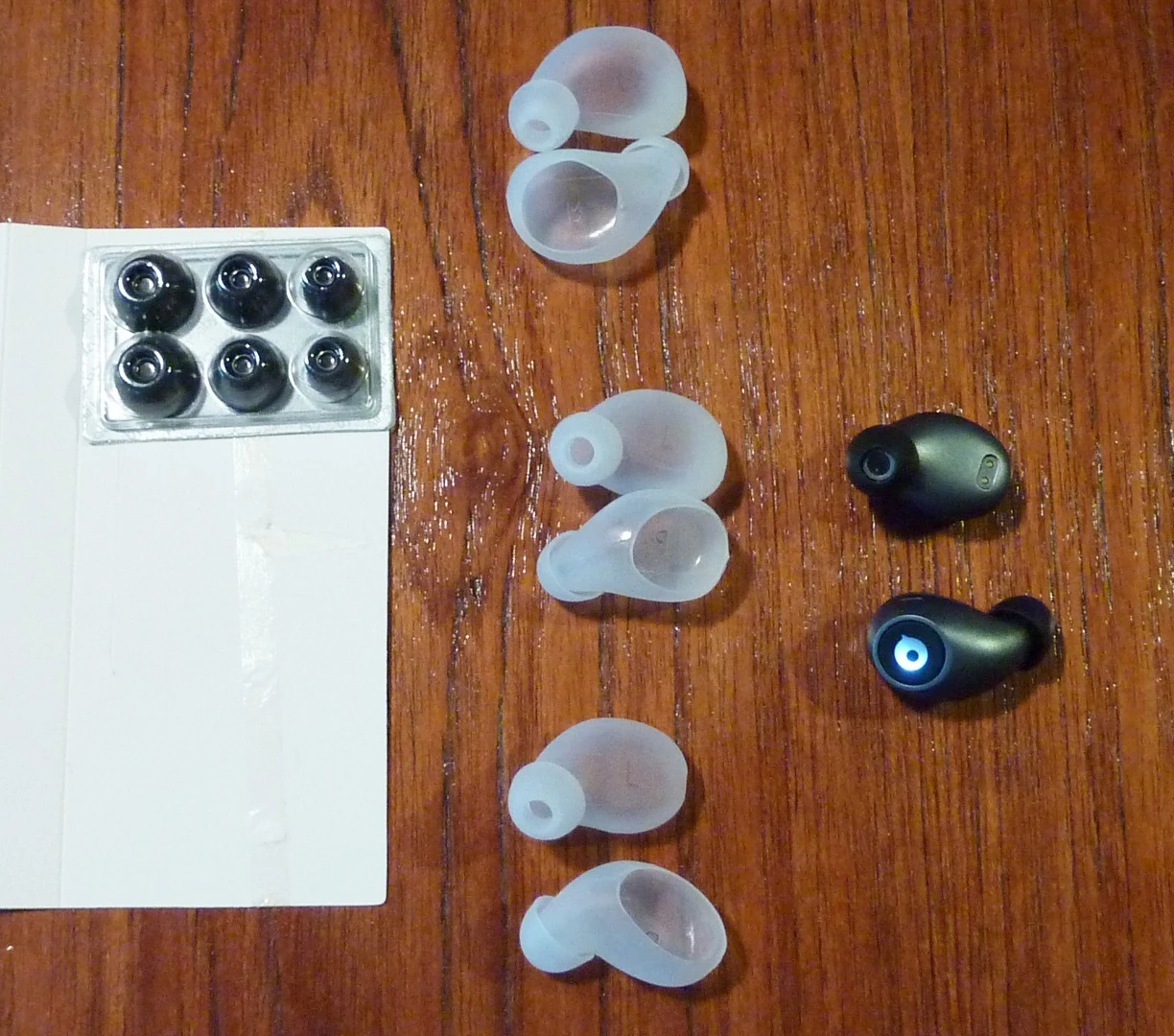 The Crazybaby 1S earbuds come with a three swappable silicone ear tips and three "sports sleeves"
