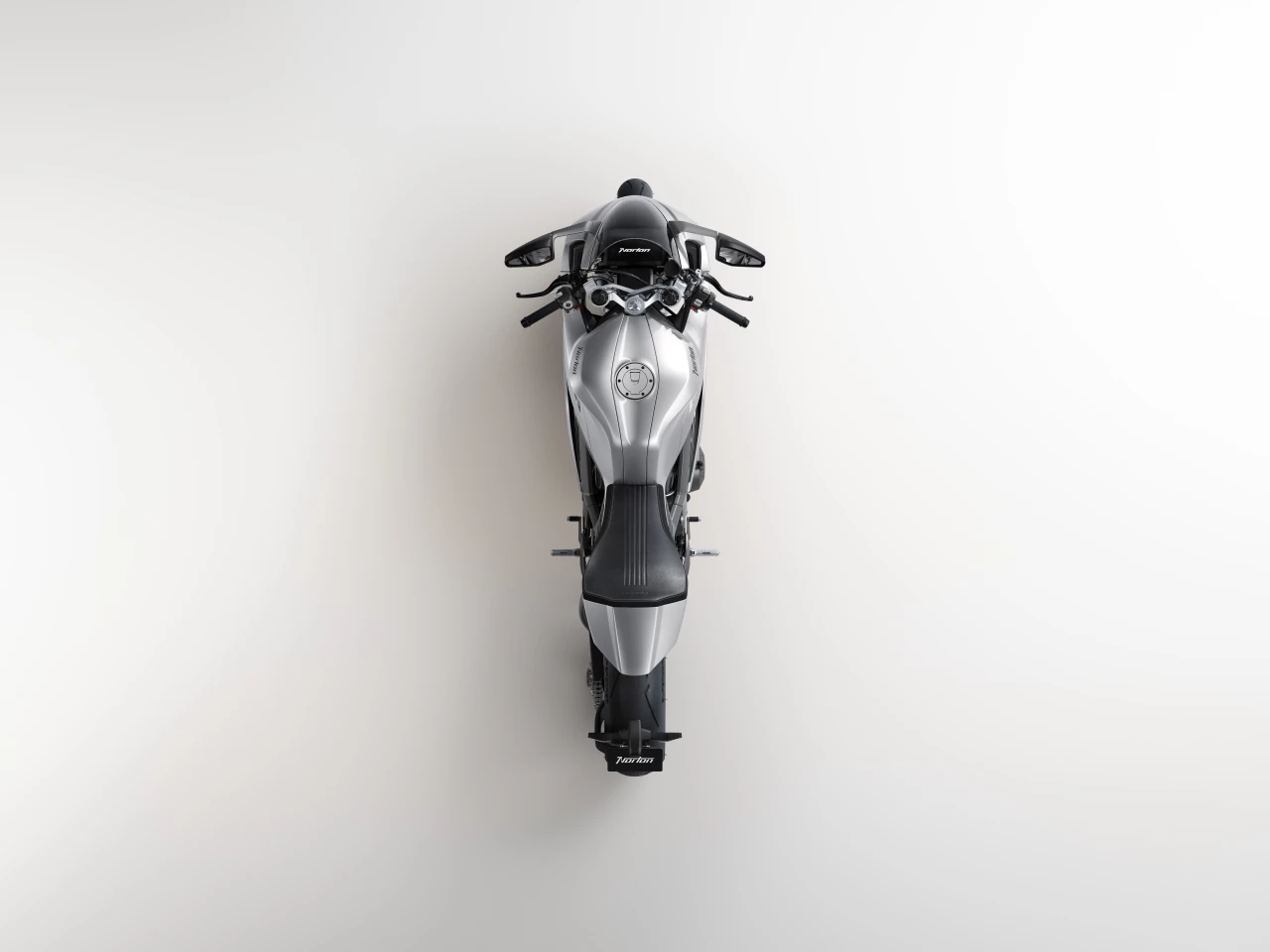 Design-wise, the Manx R is a whole lot cleaner with sweeping lines from front to back, plus plenty of carbon fiber in the body panels