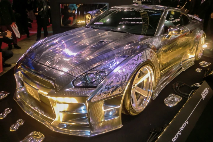 This amazing bodywork on this Nissan GTR from Kuhl-racing uses 3D paint – it won the best in show gold award (Photo: Stephen Clemenger/Gizmag.com)