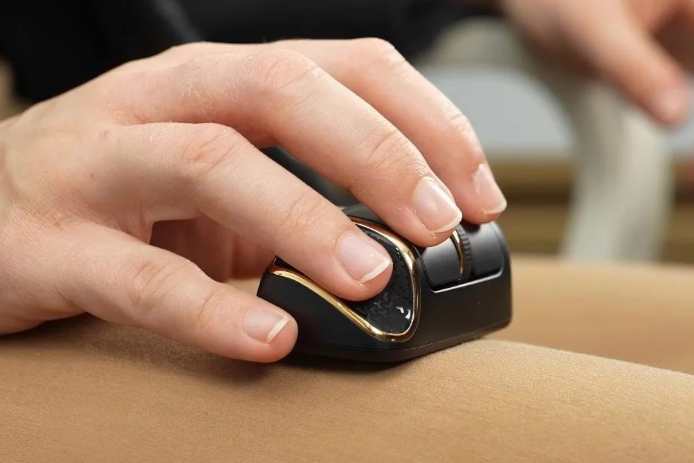 The NanoFlow i2 Air is small enough to use on your thigh, if a desktop isn't handy