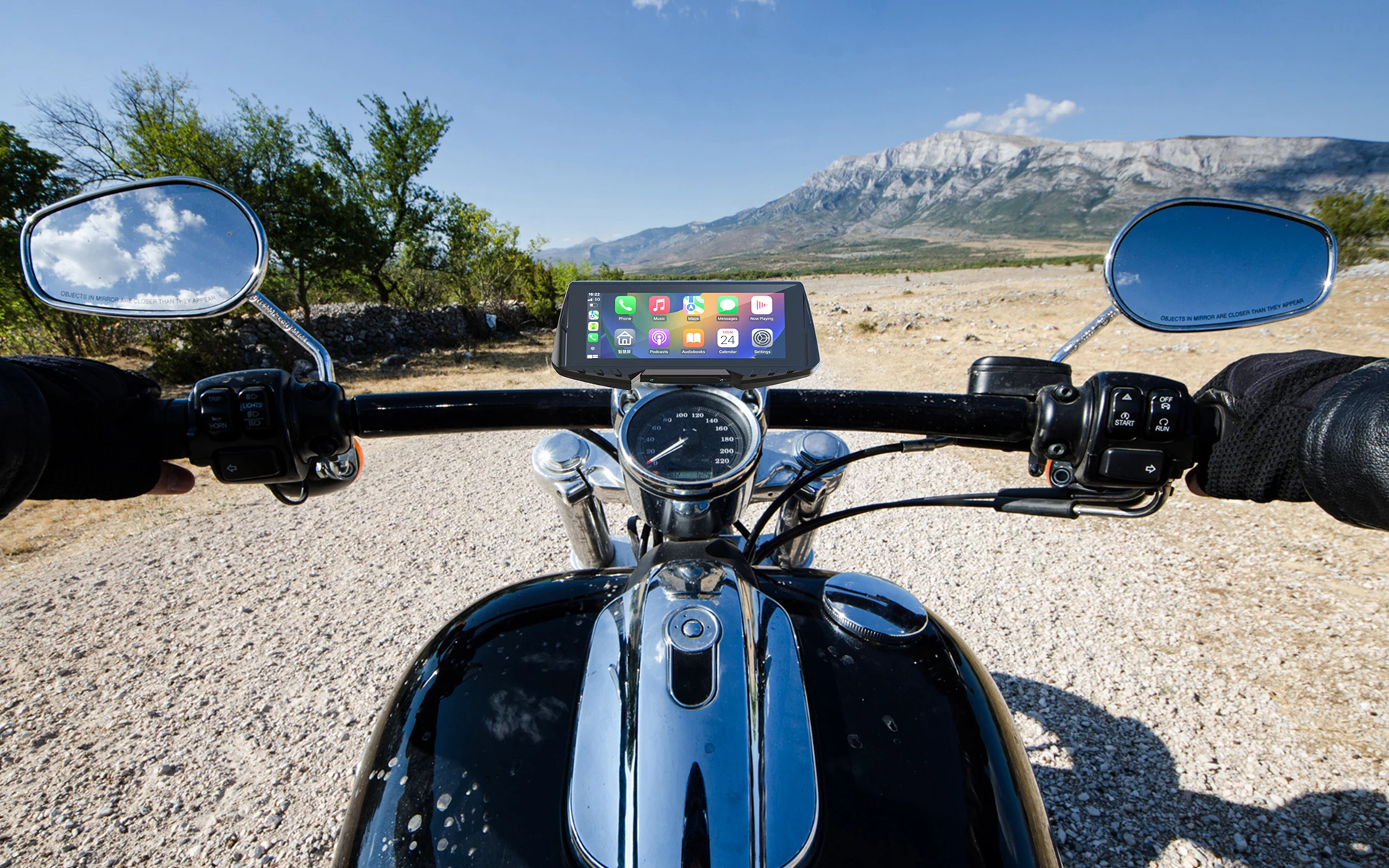 Adds an infotainment screen to any motorcycle