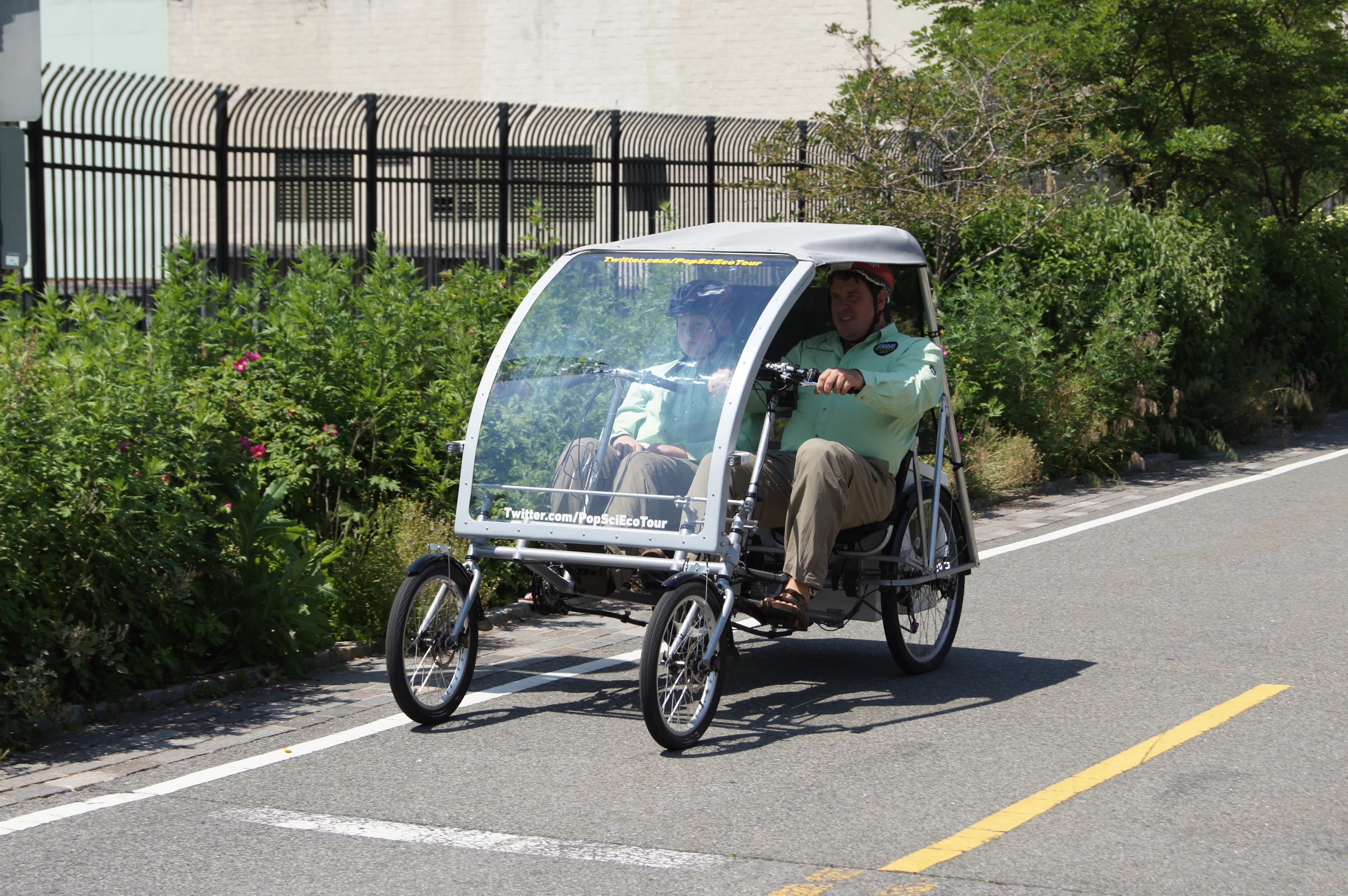 And they're off - Pierce Hoover and son Nash in their custom-built Hundred Watt Hybrid (Photo: Popular Science Magazine)