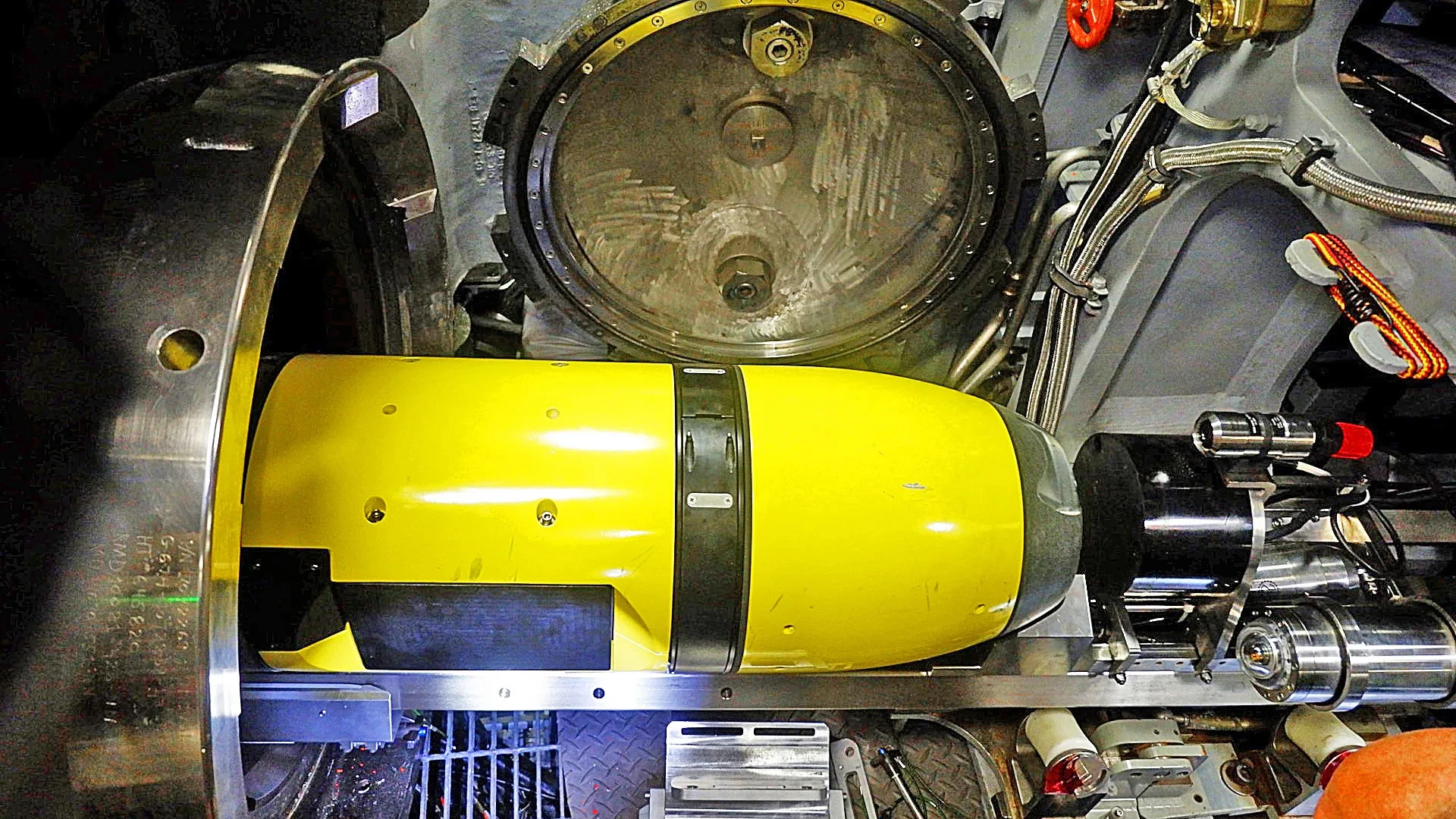 Torpedo Rov US Navy launches and recovers UUV from submarine
