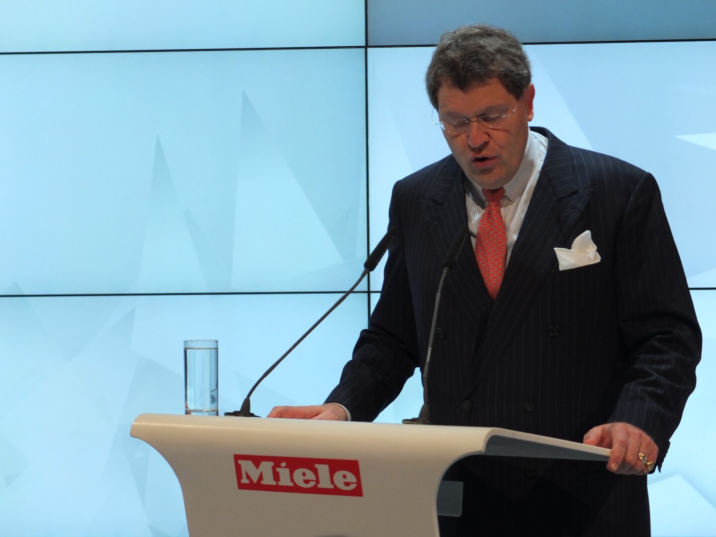 Miele declares war on handles and fingerprints with knock2open dishwashers