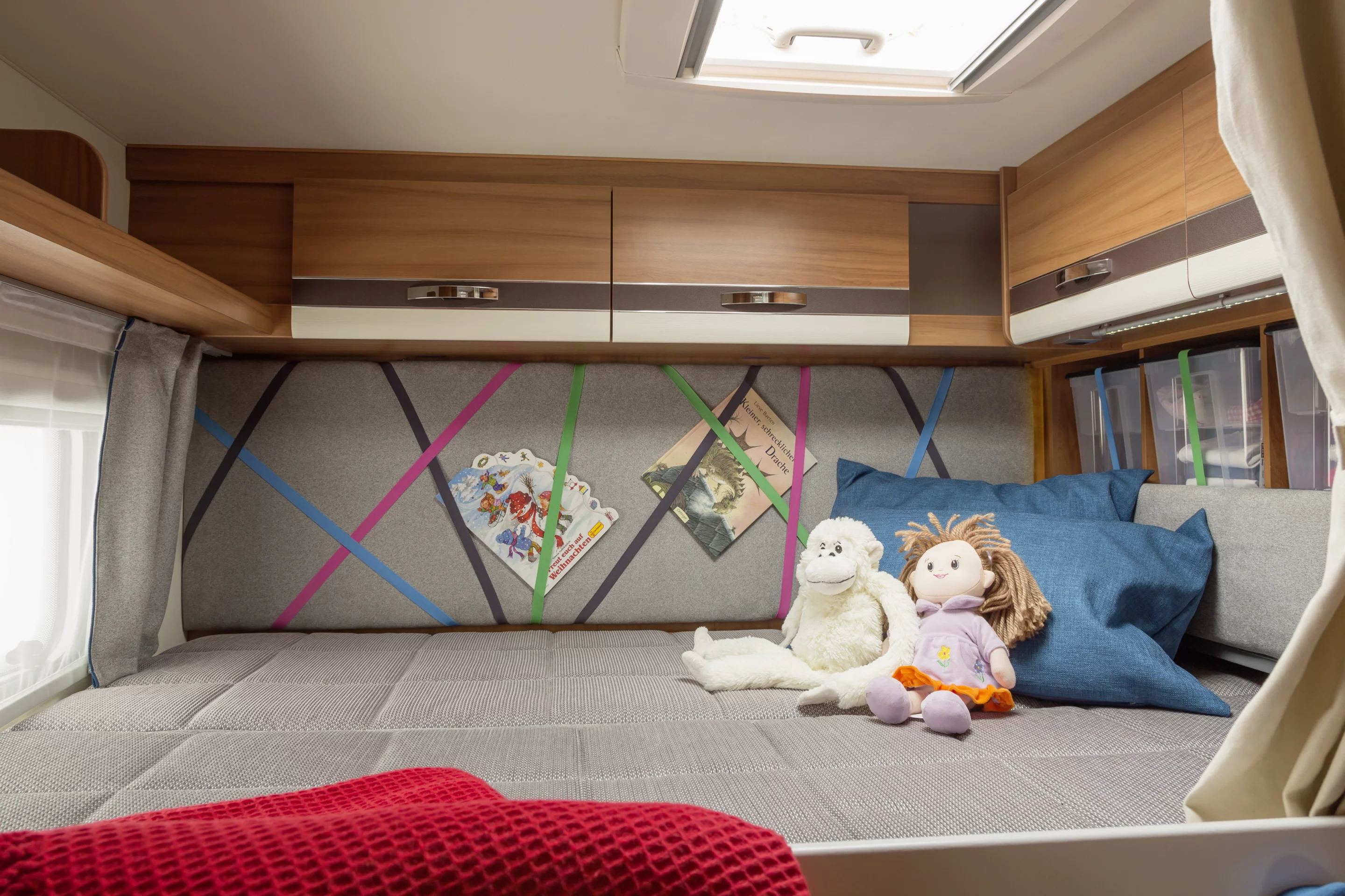 The elastic straps on the rear bed keep books and other childhood essentials within reach