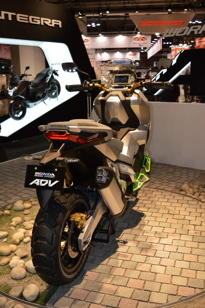 It's certainly not accidental that the X-Adv's exhaust looks like a clone of the Africa Twin's unit