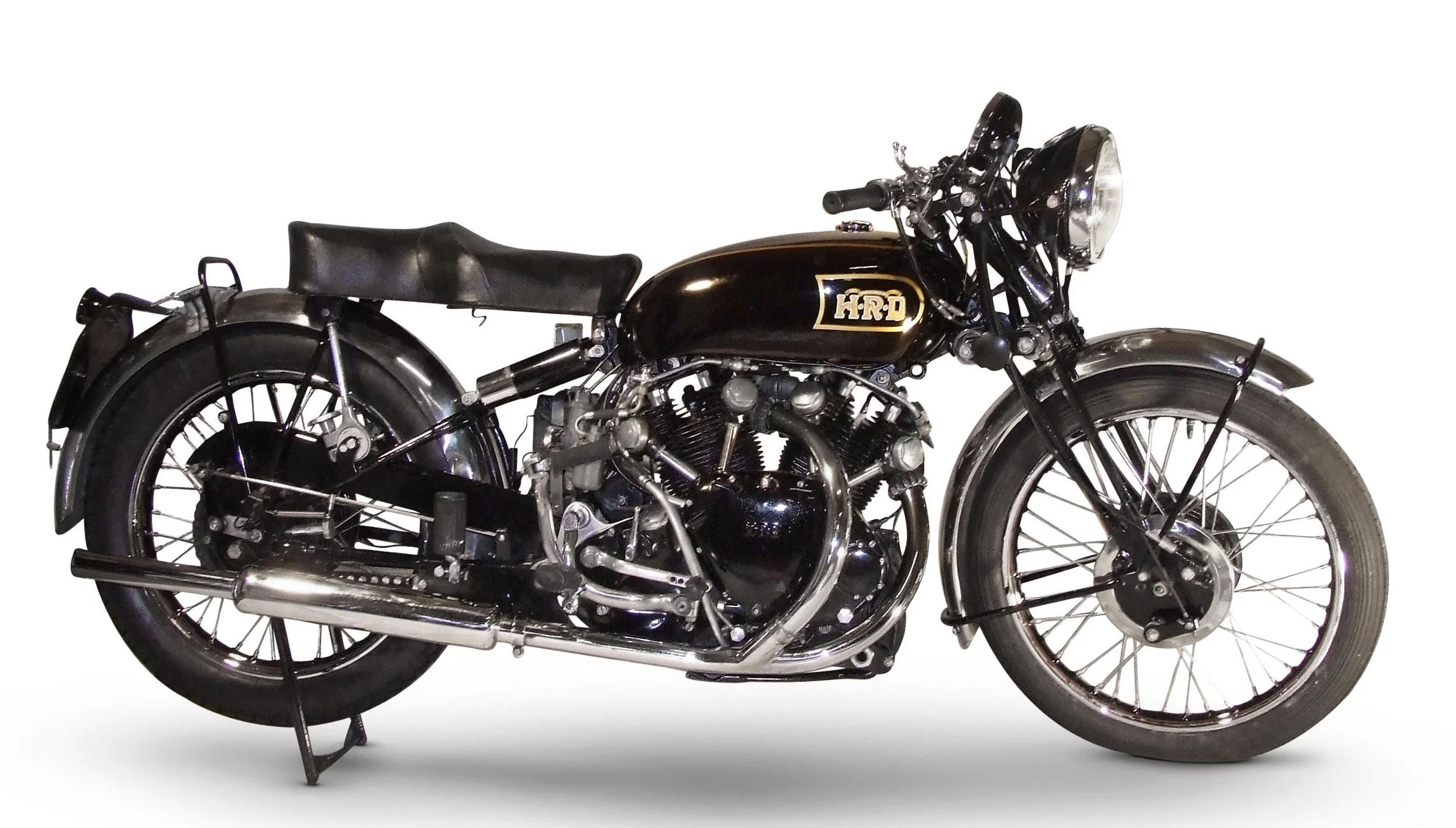 This 998cc 1949 Vincent-HRD Series C Black Shadow sold for €51,750 (US$59,153). Tres cheap, IMHO.