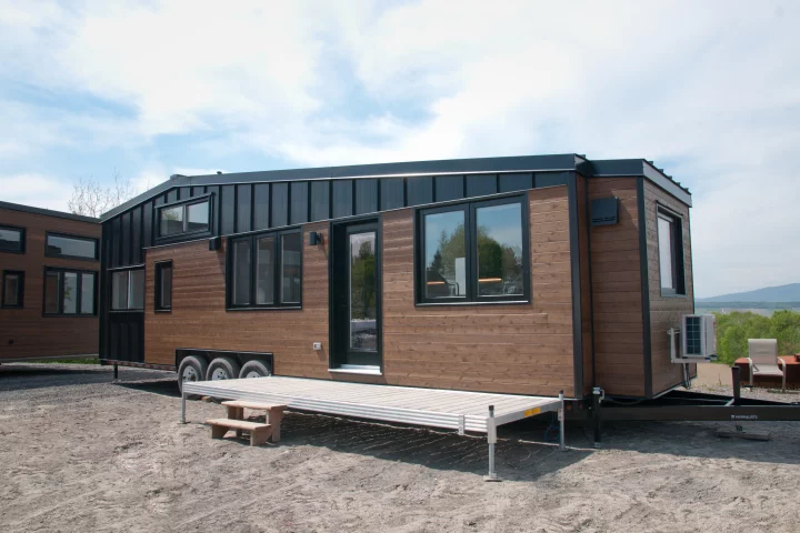 The Noyer XL V2 has a total length of 37 ft (11.2 m)