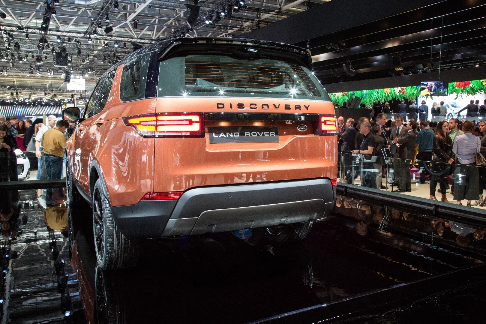 The Discovery's cabin can be remotely shuffled around