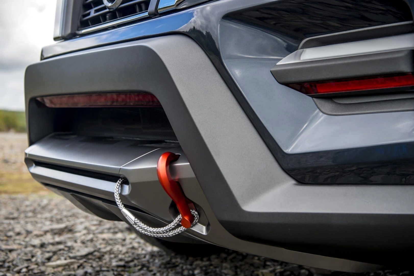 A subtle winch integrated into the beefed up chin guard