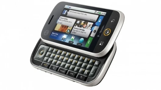 Motorola's MOTOBLUR will sync contacts, posts, messages and photos from sources like Facebook, MySpace, Twitter, Gmail, work and personal e-mail