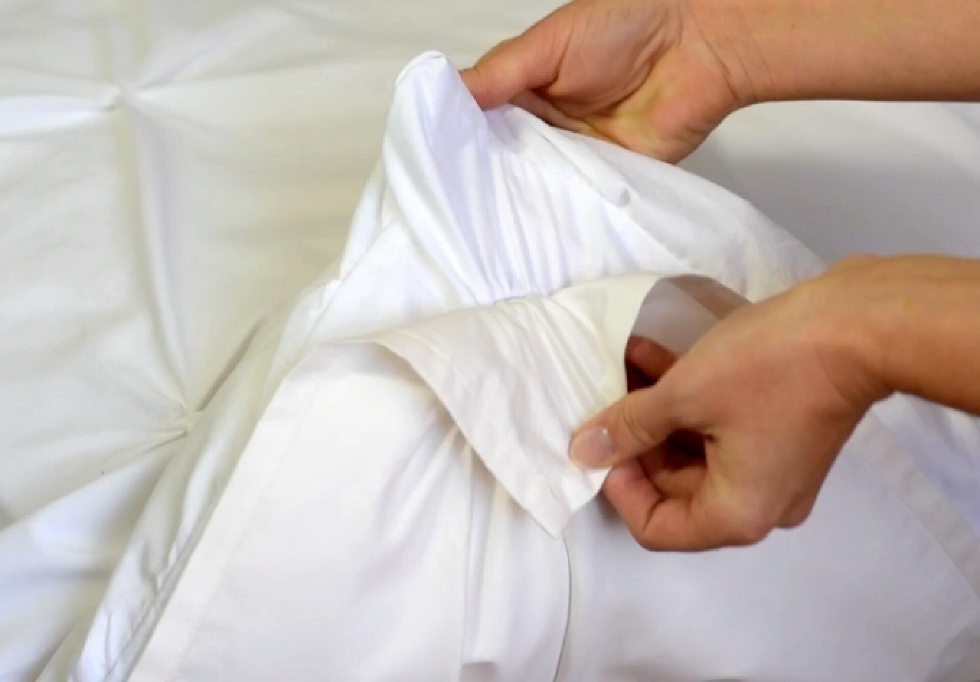 Make your bed via smartphone with Smartduvet