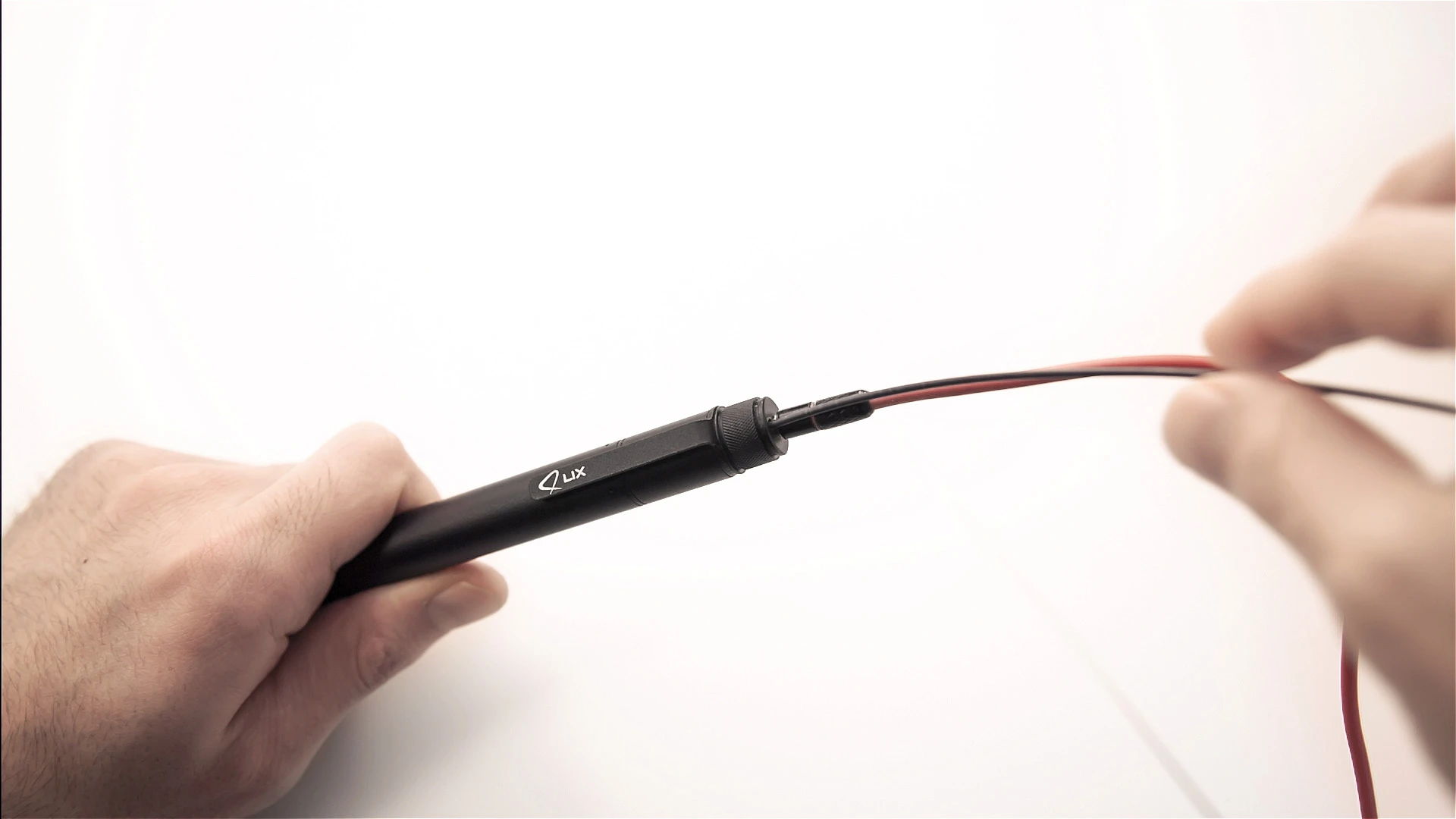 Straight ABS/PLA plastic rods of 0.068 in (1.75 mm) diameter and 10 in (30 cm) long are fed into the top of the device