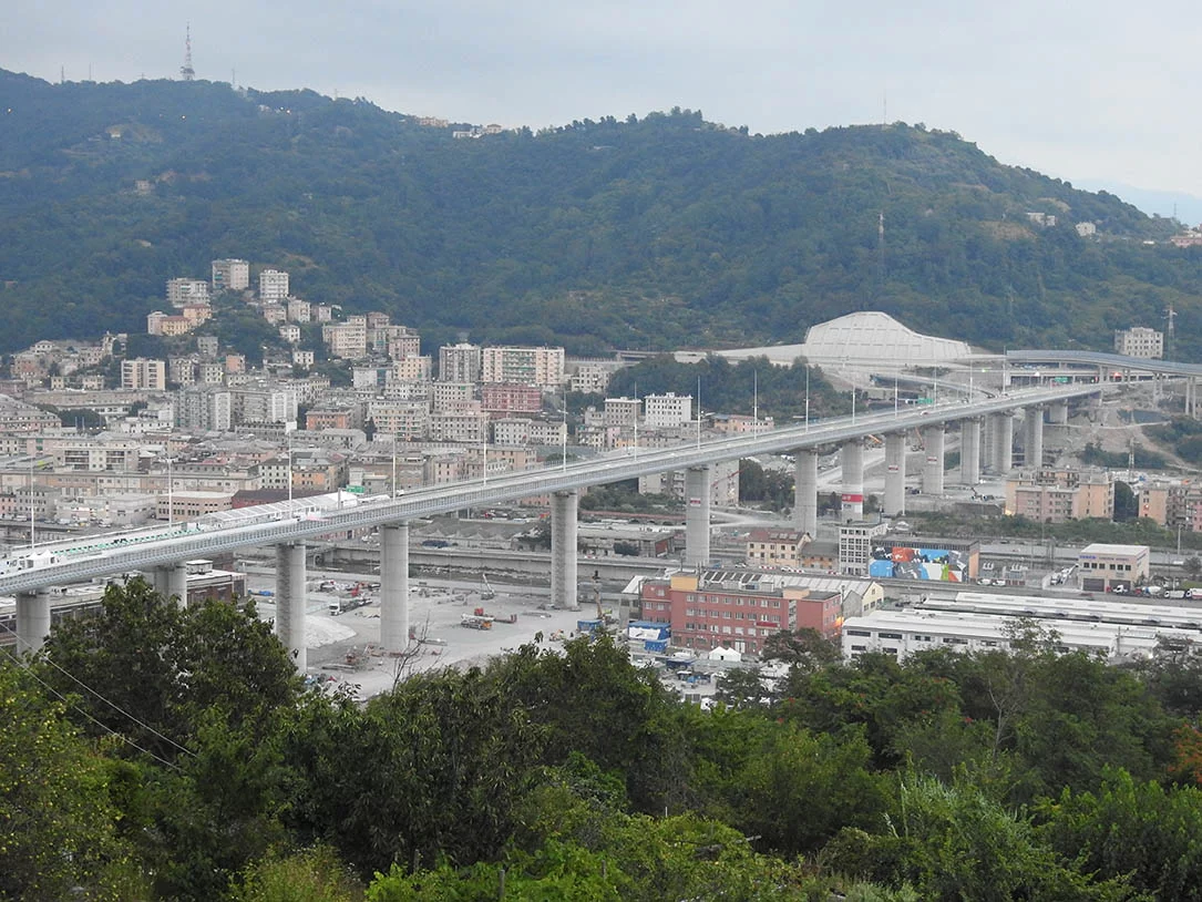 The Genova San Giorgio Bridge's overall design is likened to a ship moored in the Genoese valley by Renzo Piano